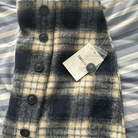 Medium Forever 21 plaid faux button up skirt with tags still on - Picture 4 of 4